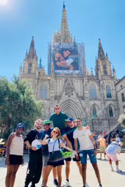 Nos consultants COD4IS en séminaire à Barcelone devant la Sagrada Familia en juillet 2022