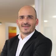 Chez COD4IS exerce Olivier MARIA